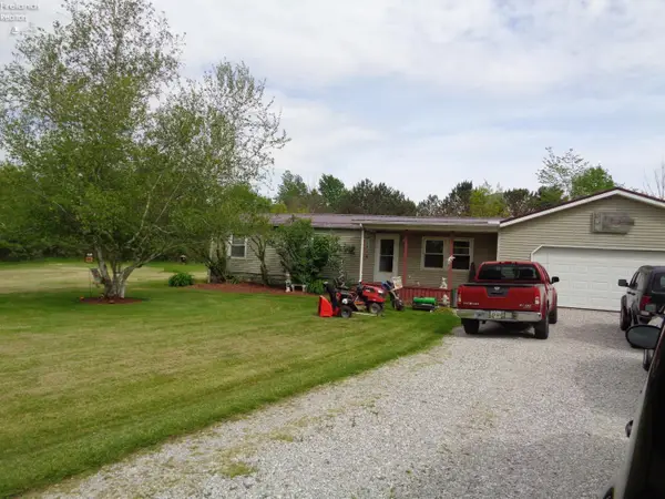 1246 Greenfield Drive, Willard, OH 44890