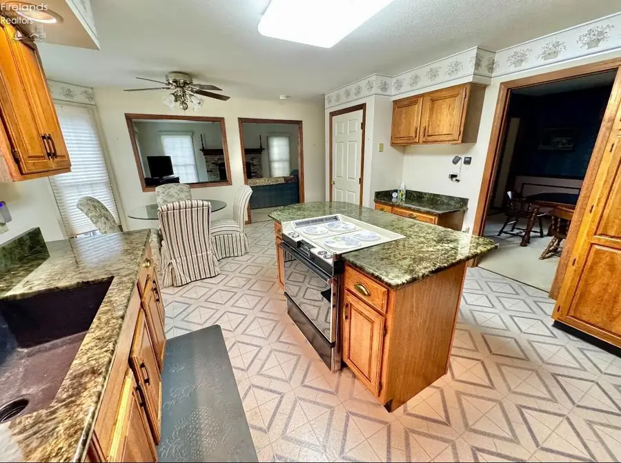 328 Windsor Court, Huron, OH 44870 - #3