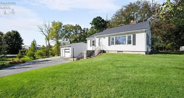 12261 W Sr 105, Oak Harbor, OH 43449