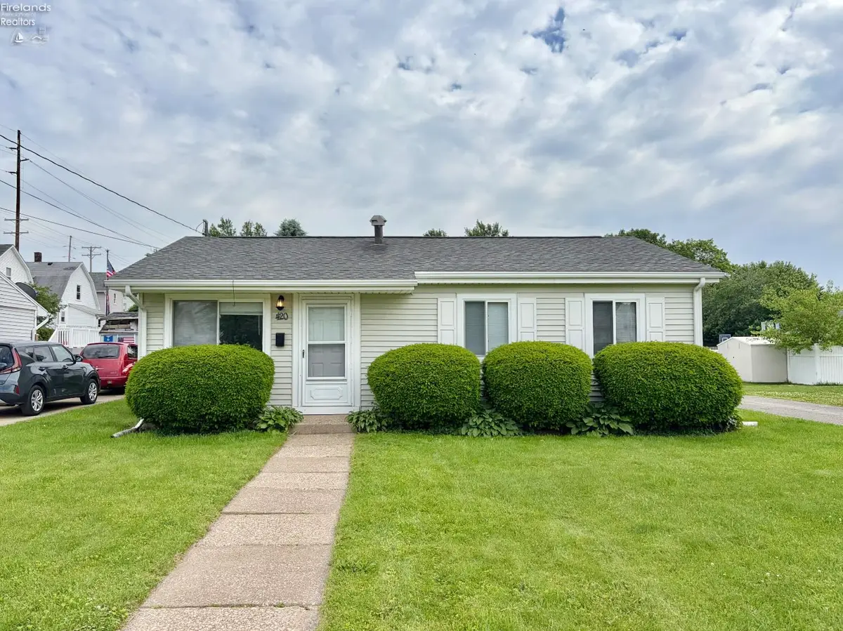 420 Moore Avenue, Bellevue, OH 44811 - #1