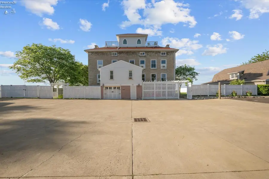 133 Clemons Street, Marblehead, OH 43440 - #3