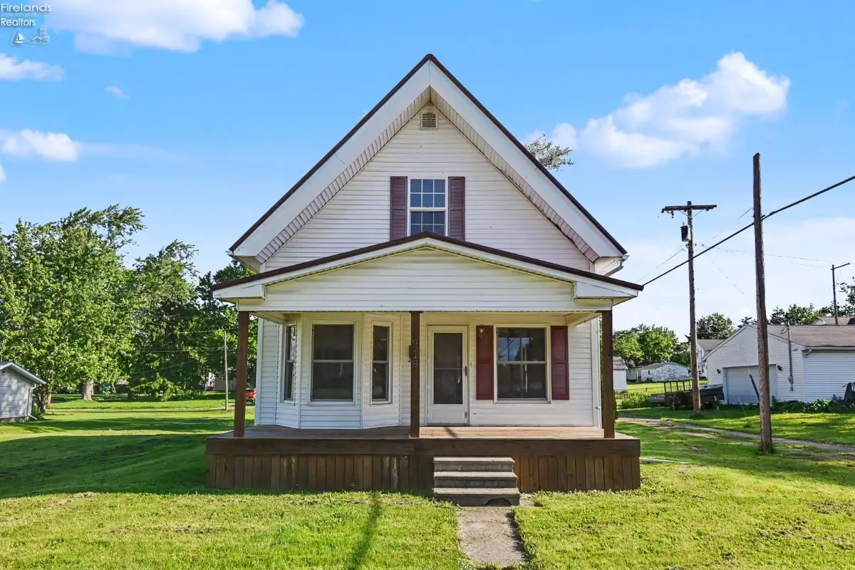 216 W Laurel Street, Willard, OH 44890 - #1