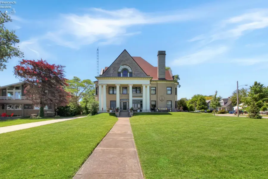 504 E Perry Street, Port Clinton, OH 43452 - #2