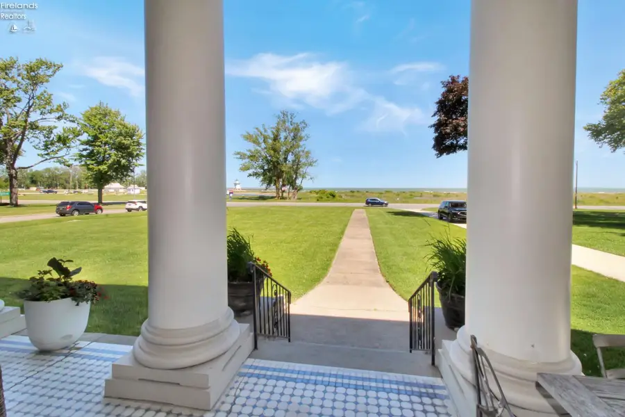 504 E Perry Street, Port Clinton, OH 43452 - #3