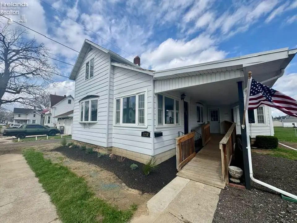 1210 Hazel Street, Fremont, OH 43420 - #1