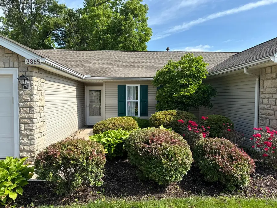 3865 E Vineyard Village Drive, Port Clinton, OH 43452 - #3