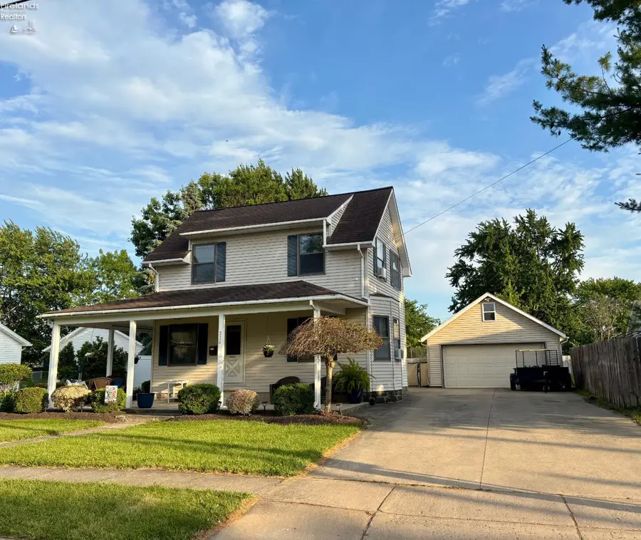 226 White Street, Clyde, OH 43410 - #2