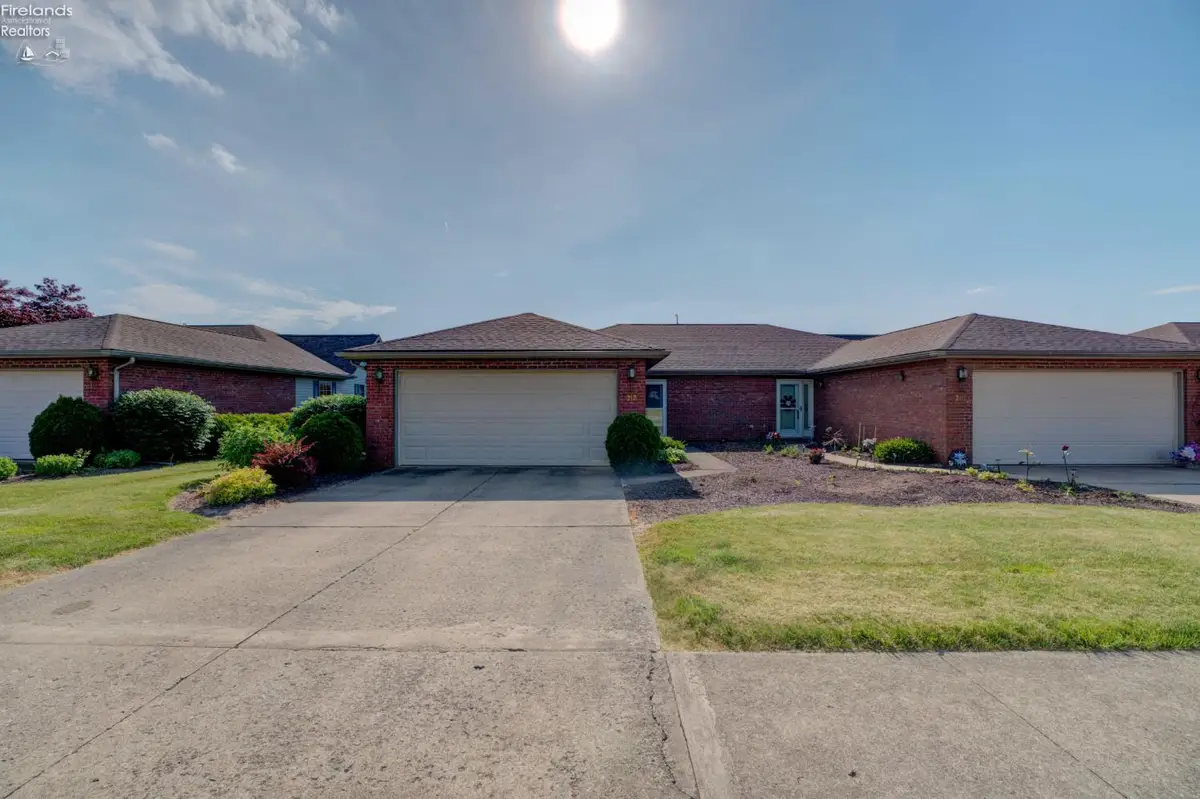 212 Crestwood, Willard, OH 44890 - #1