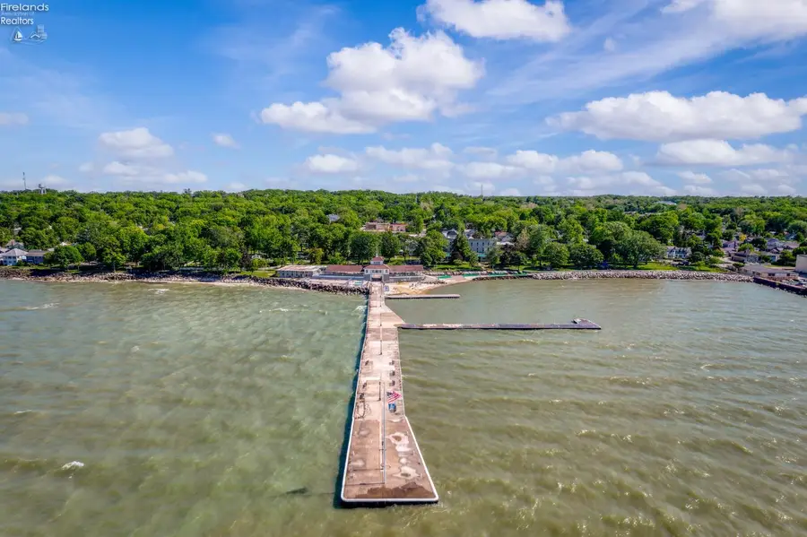 482 N Hillcrest Drive, Lakeside, OH 43440 - #3