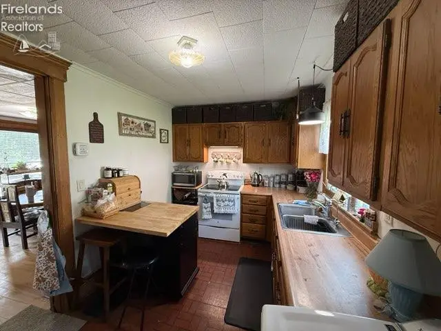 3401 E County Road 6, Tiffin, OH 44883 - #3