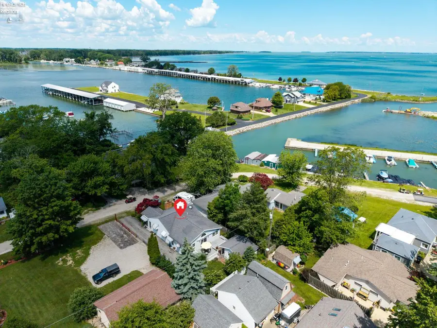 352 N Willow Dale Road, Marblehead, OH 43440 - #2