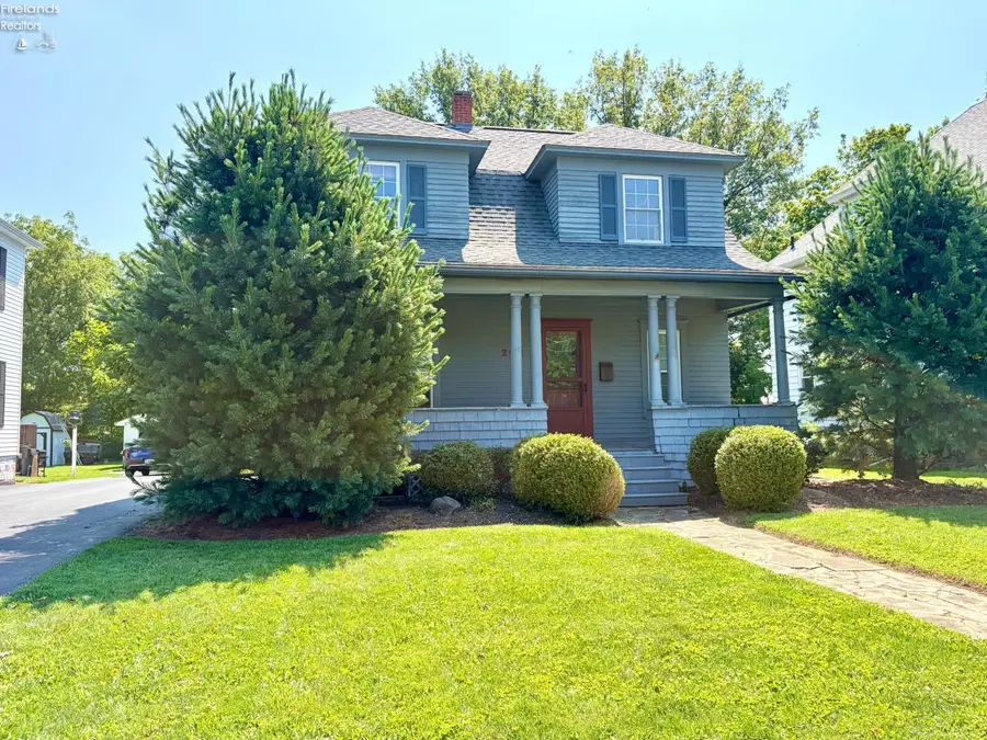 202 Euclid Avenue, Bellevue, OH 44811 - #3
