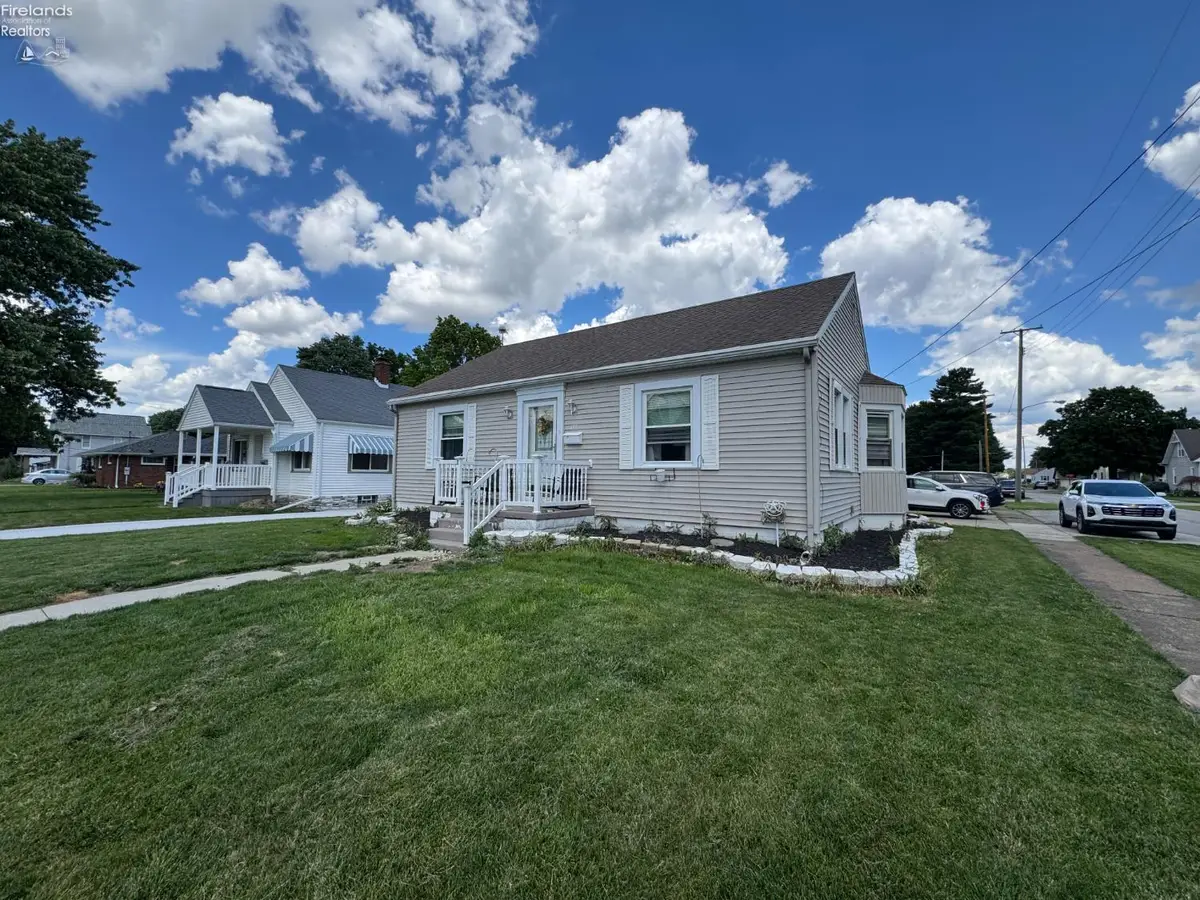158 Sheffield Street, Bellevue, OH 44811 - #1