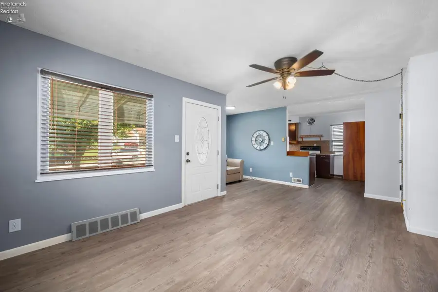 130 Roger Avenue, Bellevue, OH 44811 - #3