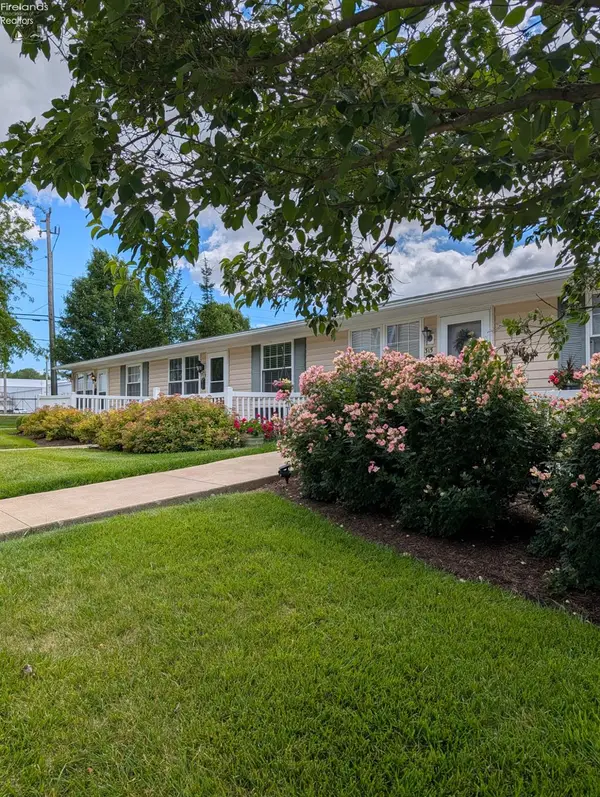 319 N Lake Pine Drive, Marblehead, OH 43440