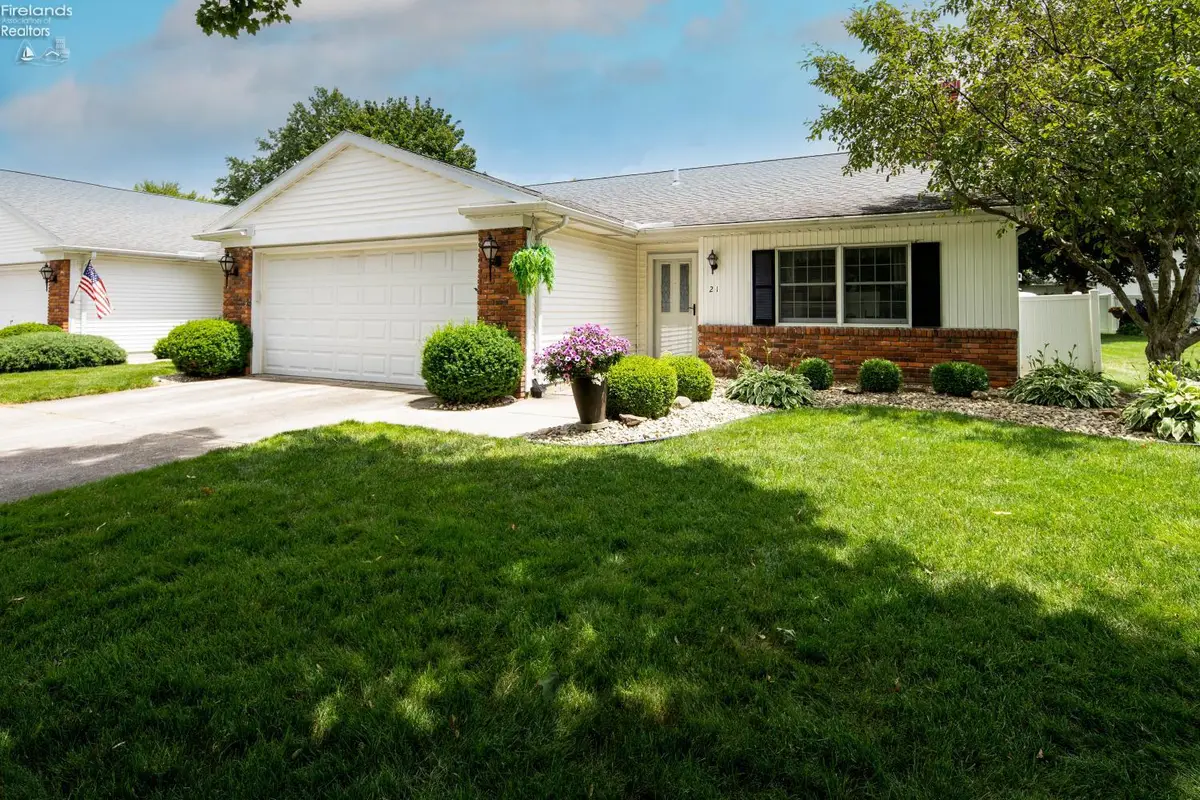 21 Brookview Drive, Fremont, OH 43420 - #1