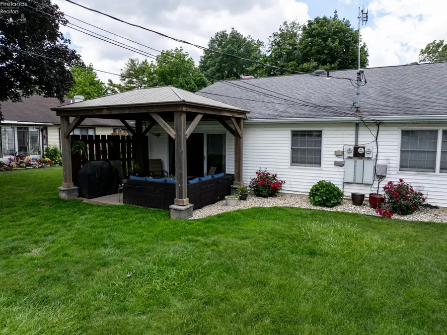 21 Brookview Drive, Fremont, OH 43420 - #2