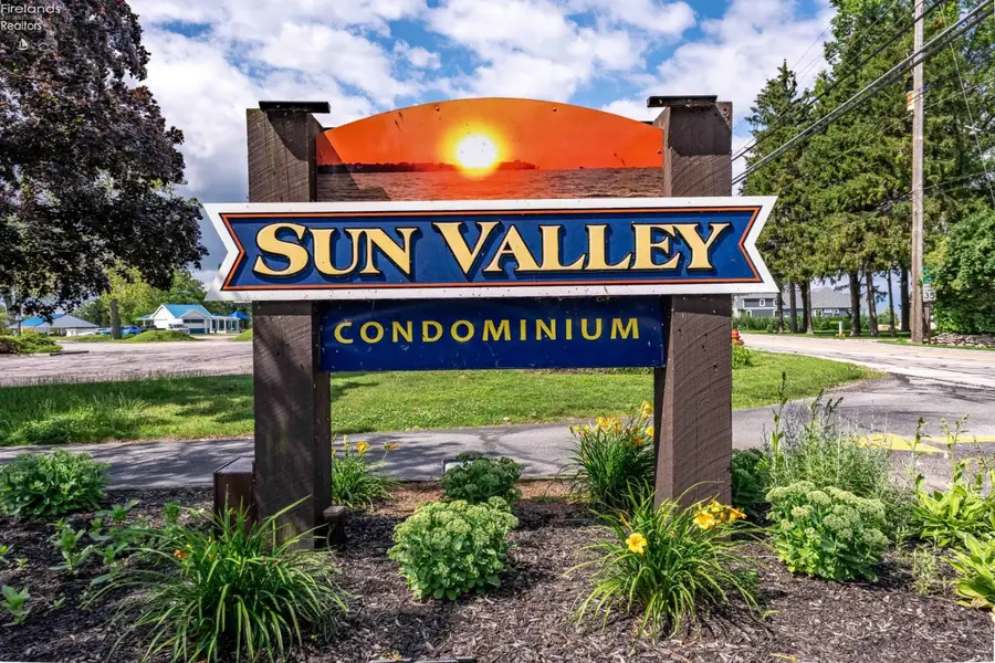 2594 E Sun Valley Drive #201, Port Clinton, OH 43452 - #3