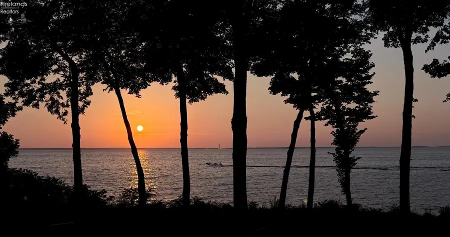 1036 W Lakeshore, Kelleys Island, OH 43438 - #2
