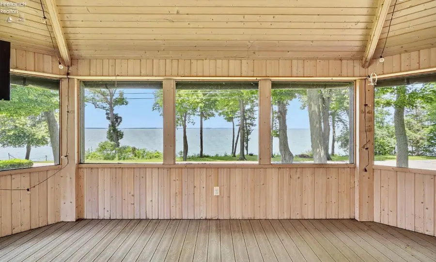 1036 W Lakeshore, Kelleys Island, OH 43438 - #3
