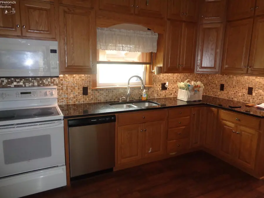 414 W Pearl Street, Willard, OH 44890 - #3