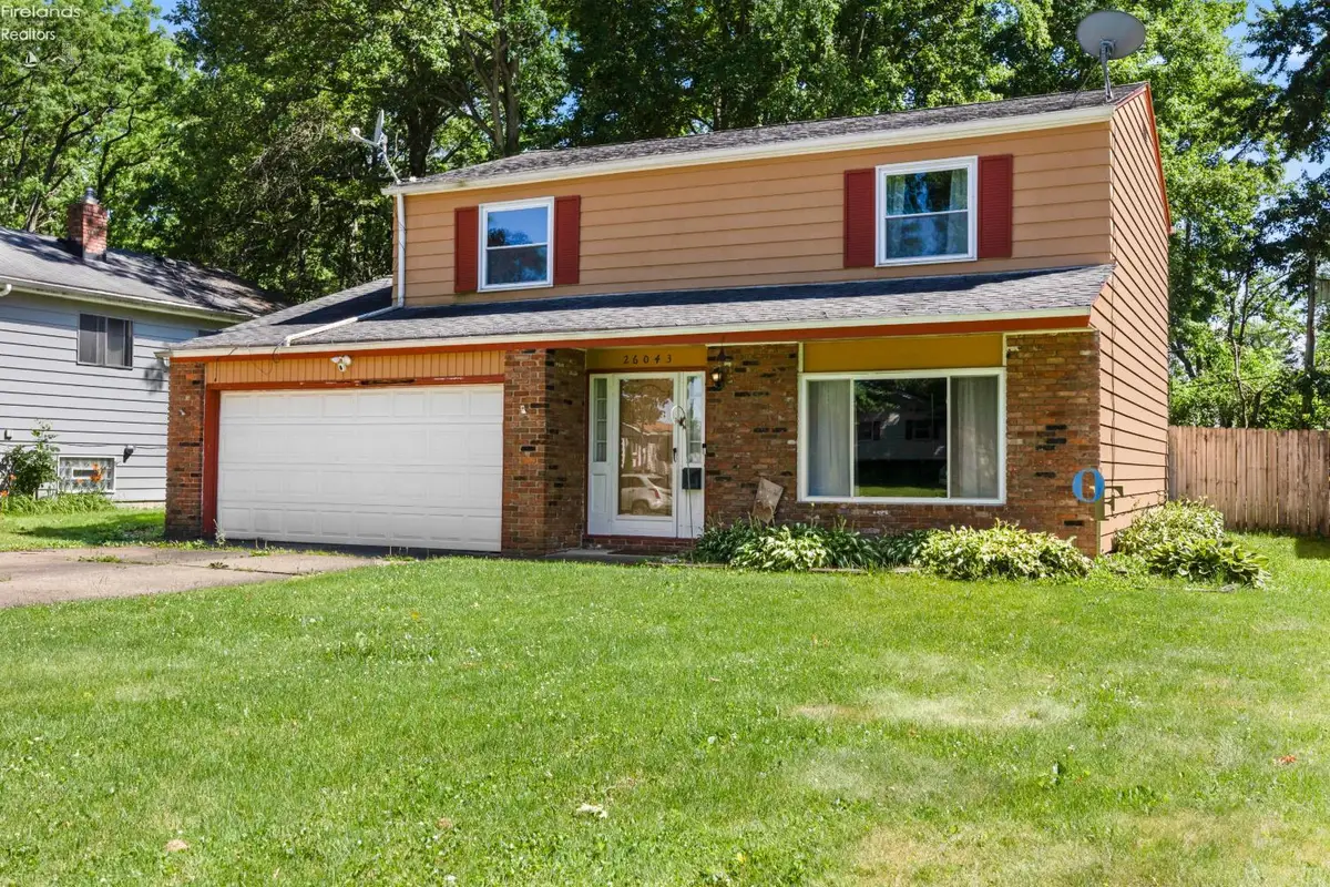26043 Redwood Dr, Olmsted Falls, OH 44138 - #1