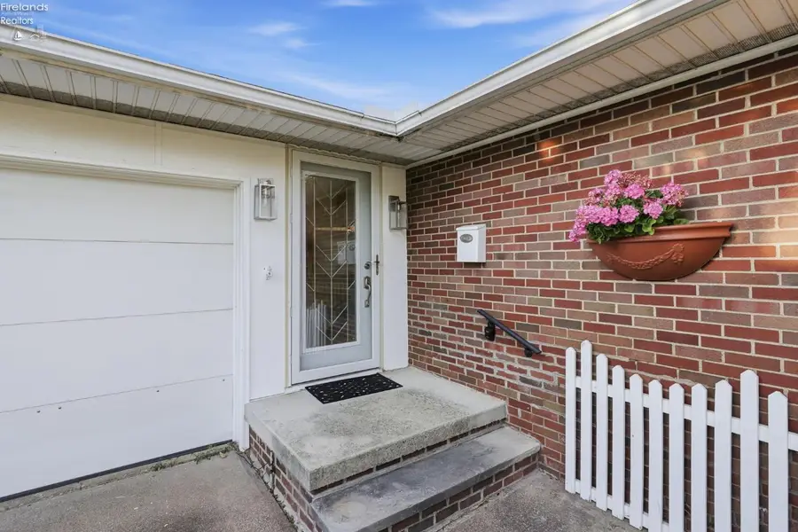 111 E 10th Street, Port Clinton, OH 43452 - #2