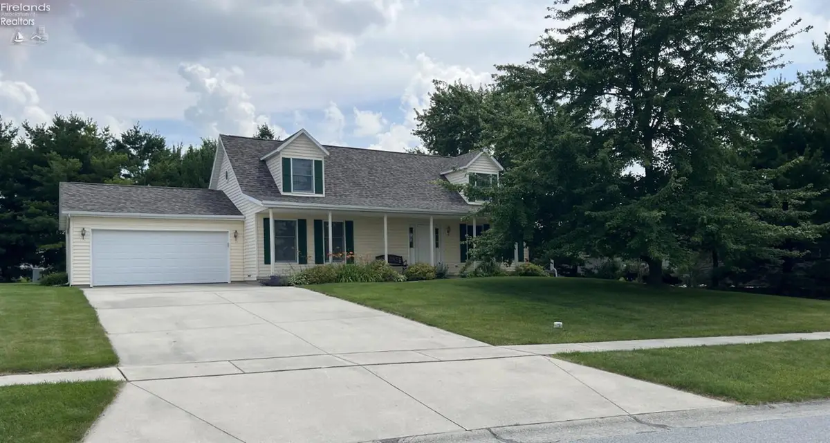 1013 Cherokee Crossing, Wapakoneta, OH 45895 - #1