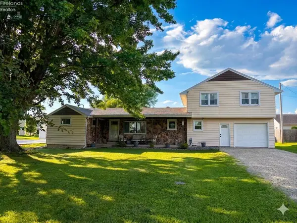 818 W Front Street, Pemberville, OH 43450