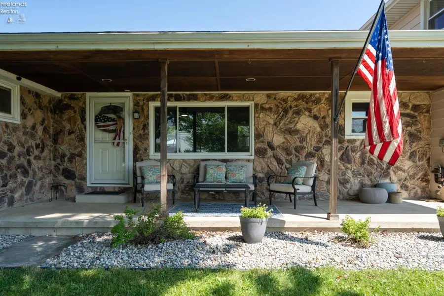 818 W Front Street, Pemberville, OH 43450 - #3