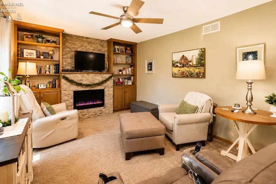 918 Armstrong St, Willard, OH 44890 - #3