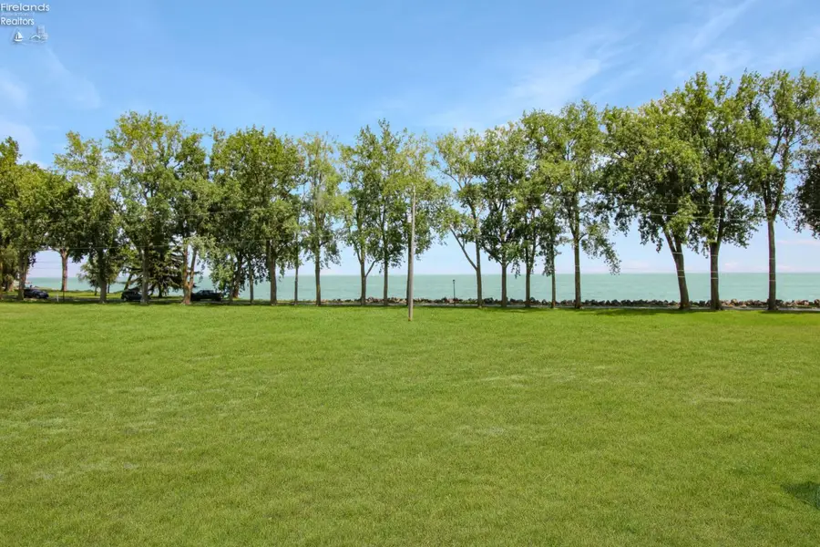 10850 E Bayshore Rd Cardinal #111, Marblehead, OH 43440 - #3