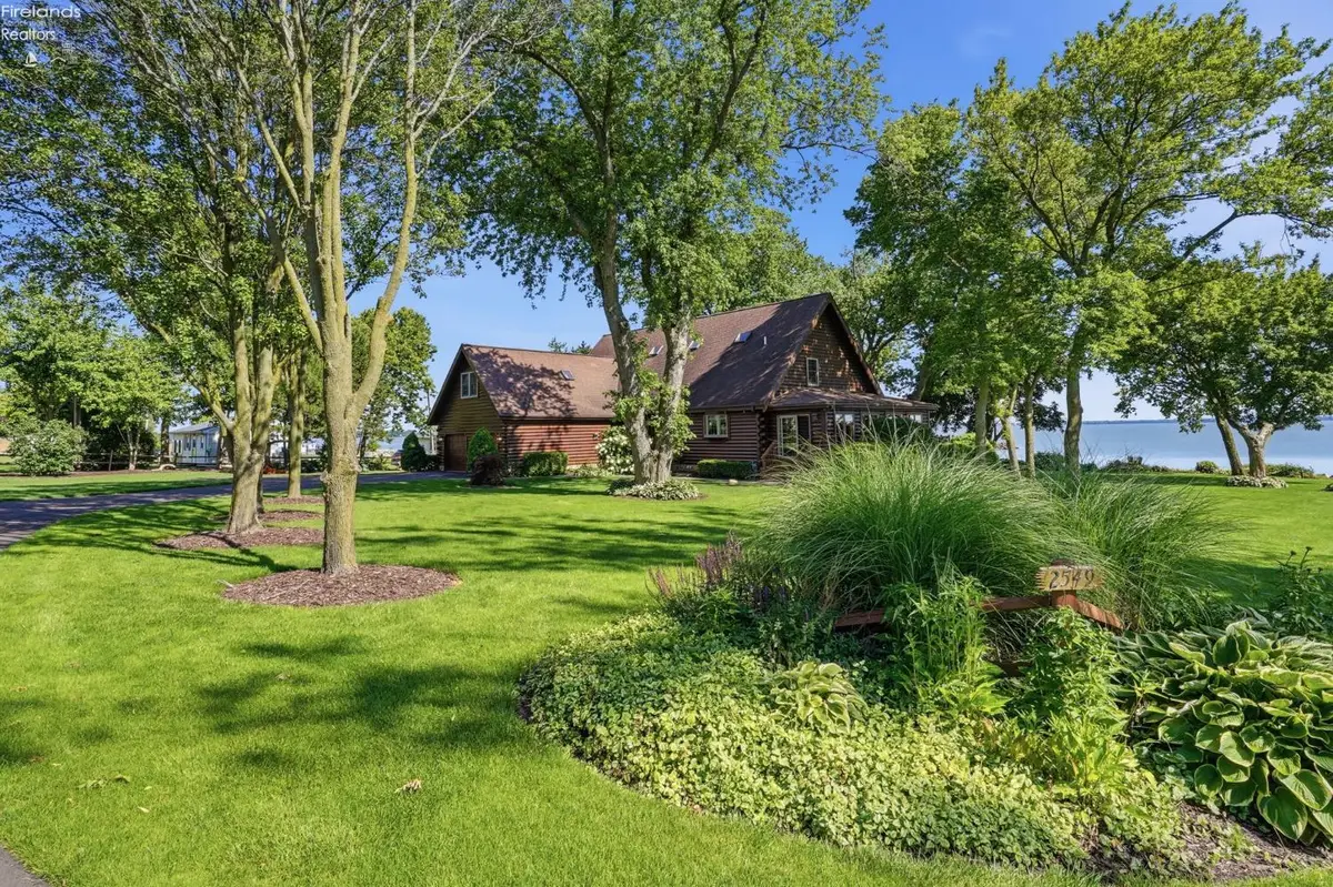 2549 S Knob Hill Road, Marblehead, OH 43440 - #1
