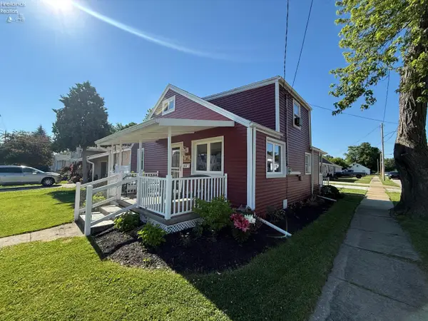 902 E 2nd Street, Port Clinton, OH 43452