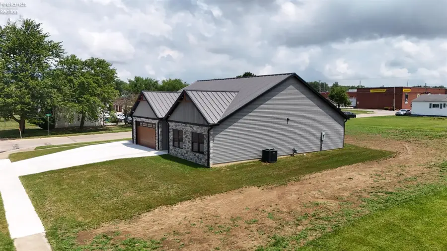 203 Crestwood Drive, Willard, OH 44890 - #2