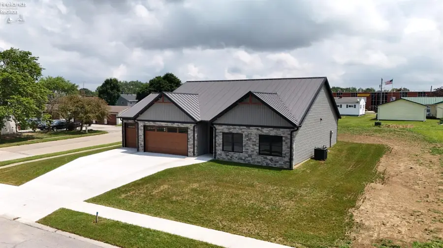 203 Crestwood Drive, Willard, OH 44890 - #3
