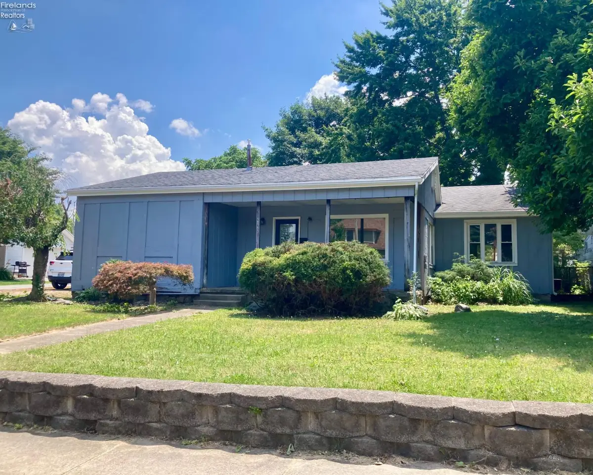408 Vine Street, Clyde, OH 43410 - #1