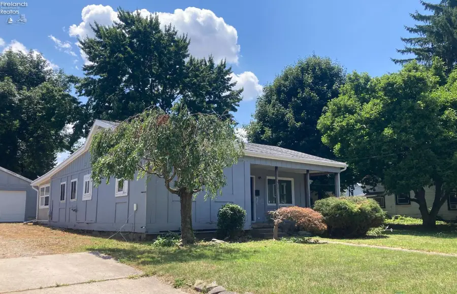 408 Vine Street, Clyde, OH 43410 - #3