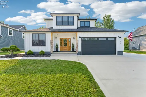2238 S Harbor Bay Drive, Marblehead, OH 43440