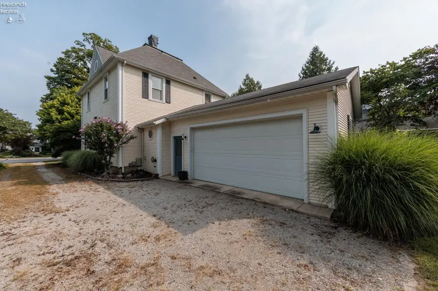 14 W Williams Street, Milan, OH 44846 - #3