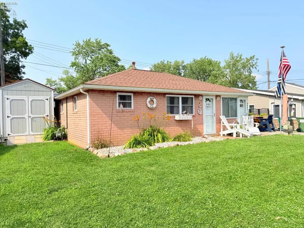 5821 E Peach Street, Port Clinton, OH 43452 - #1