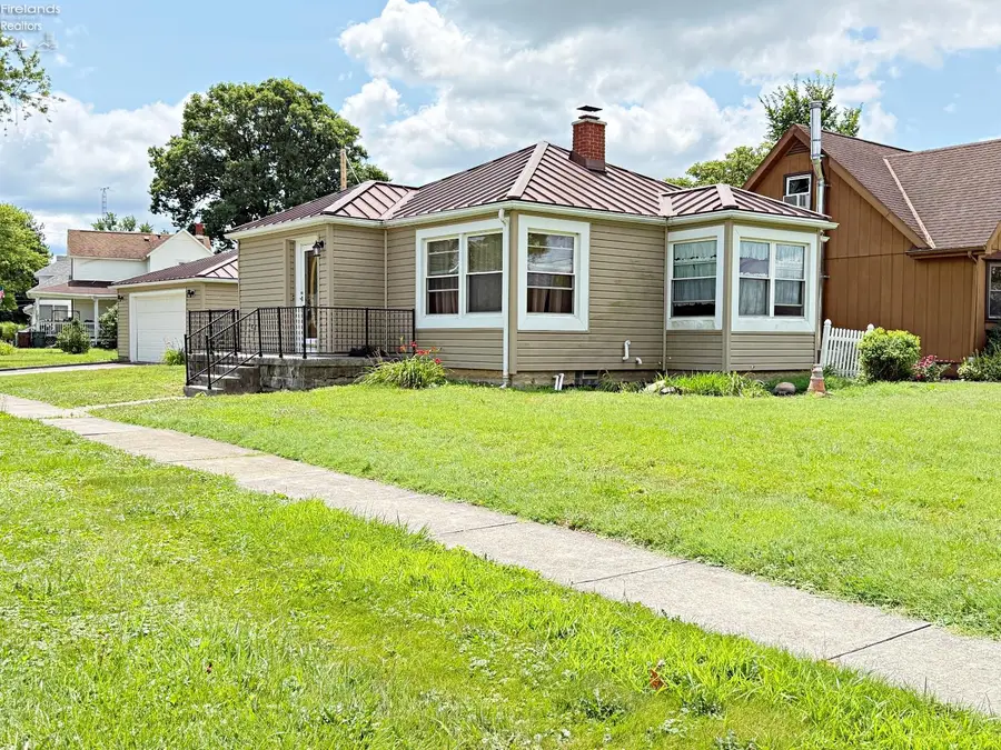 67 Maplewood Drive, Tiffin, OH 44883 - #2