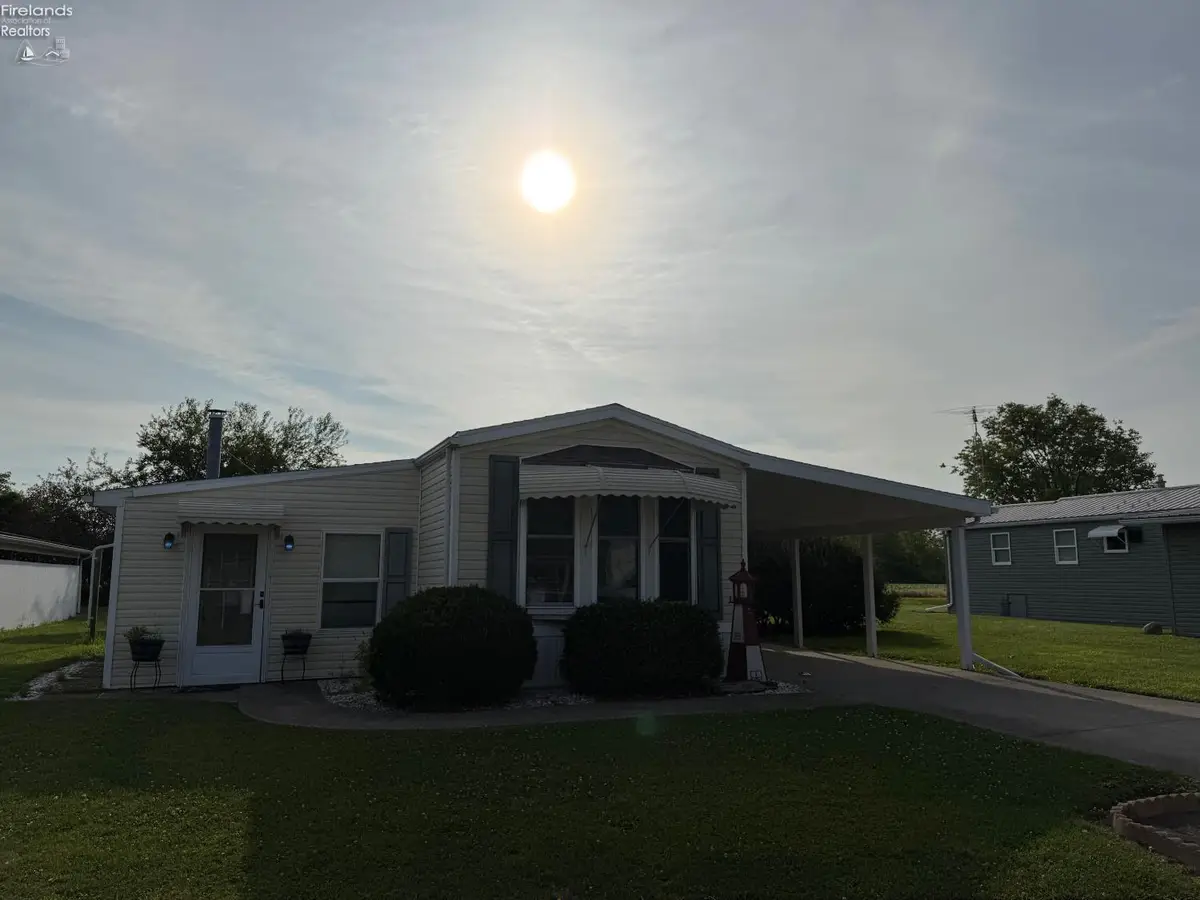 49 S Bass Dr, Marblehead, OH 43440 - #1