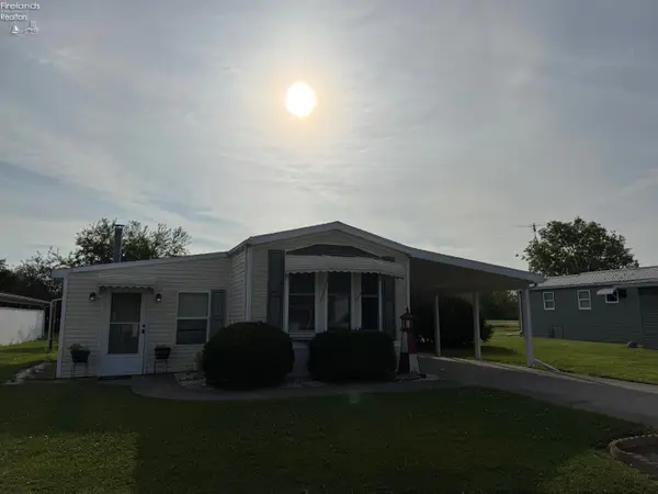 49 S Bass Dr, Marblehead, OH 43440