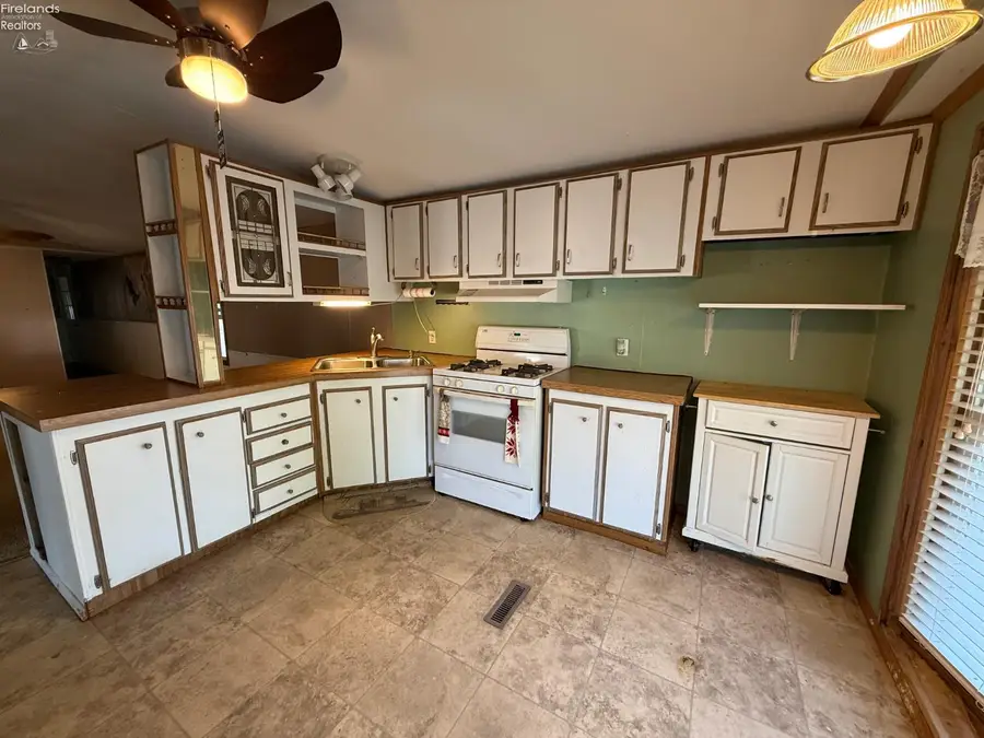 49 S Bass Dr, Marblehead, OH 43440 - #3