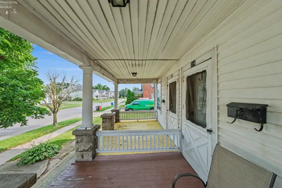 314 North Sandusky Street, Bellevue, OH 44811 - #3