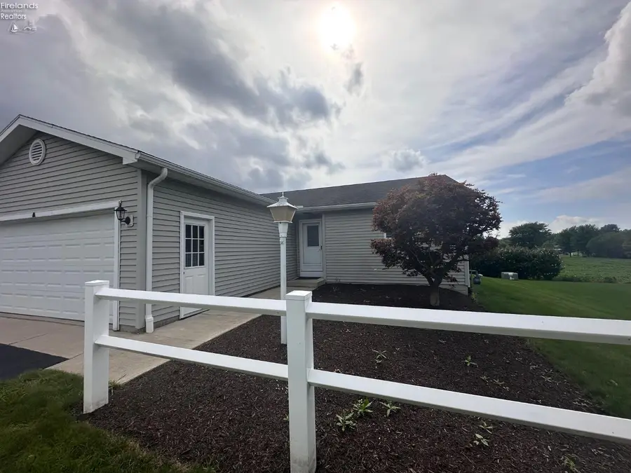 520 Autumnwood Drive #A, Tiffin, OH 44883 - #3