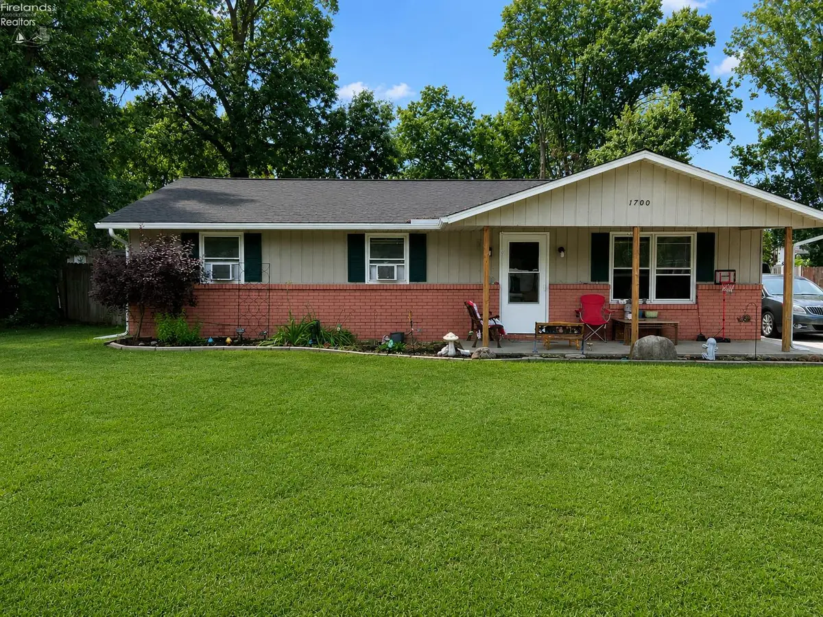 1700 Urban Cir, Lorain, OH 44053 - #1