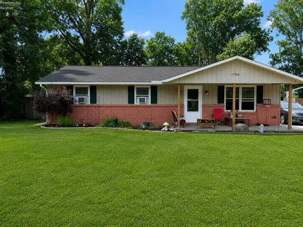 1700 Urban Cir, Lorain, OH 44053