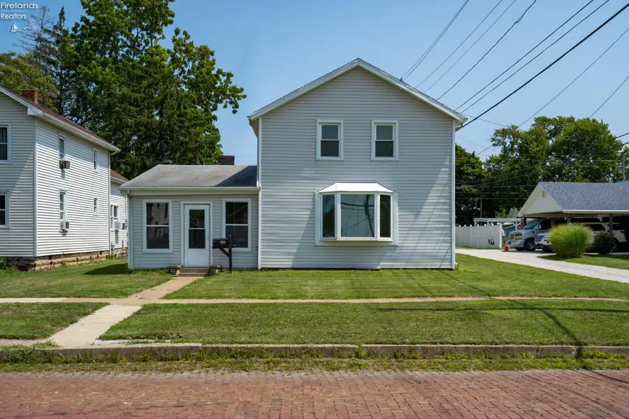 513 Washington Street, Port Clinton, OH 43452 - #2